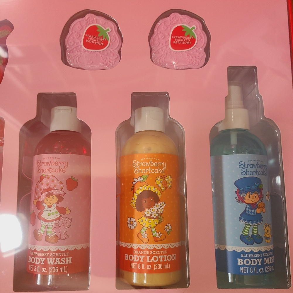 Strawberry Shortcake Bath Set ๐ - Picture 2 of 3